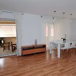 Apartmán Annette - And Two Bedroom With Parking