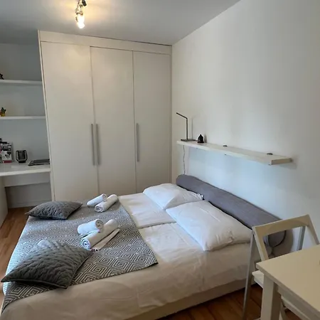 Annette - And Two Bedroom With Parking *