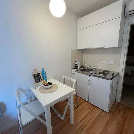 公寓 Annette - And Two Bedroom With Parking