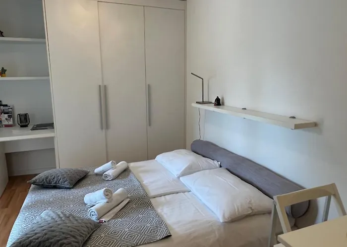 Annette - And Two Bedroom With Parking *
