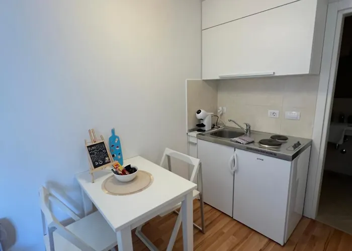 公寓 Annette - And Two Bedroom With Parking