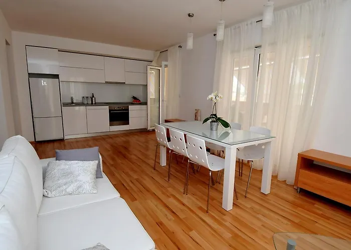 Annette - And Two Bedroom With Parking 杜布罗夫尼克