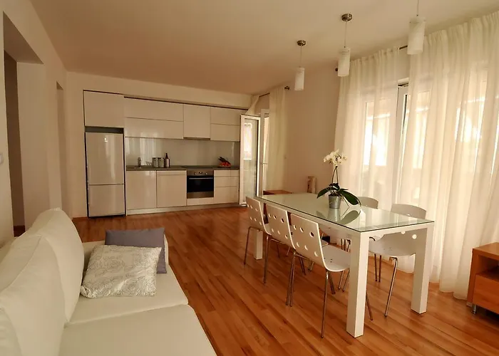 公寓 Annette - And Two Bedroom With Parking