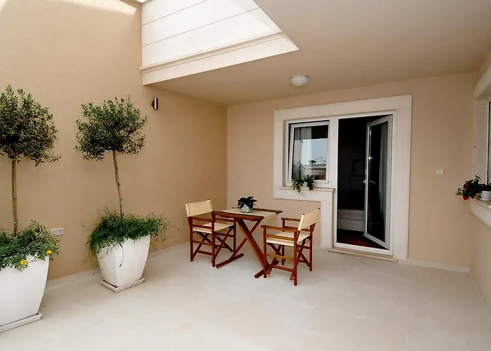 公寓 Annette - And Two Bedroom With Parking