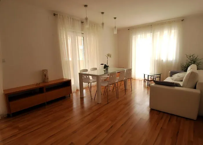 公寓 Annette - And Two Bedroom With Parking *