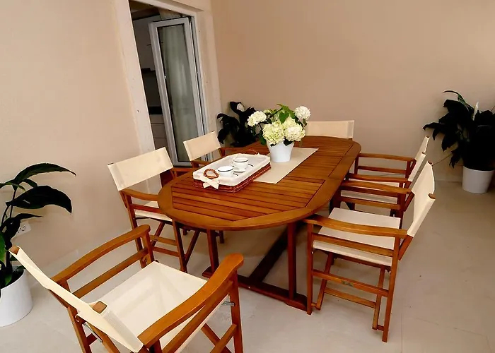 Annette - And Two Bedroom With Parking 杜布罗夫尼克