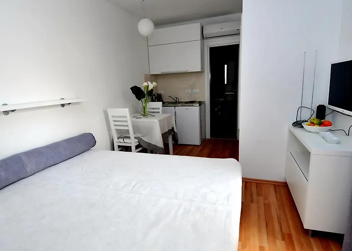 Annette - And Two Bedroom With Parking 杜布罗夫尼克