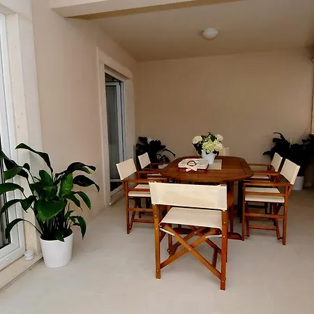 Annette - And Two Bedroom With Parking