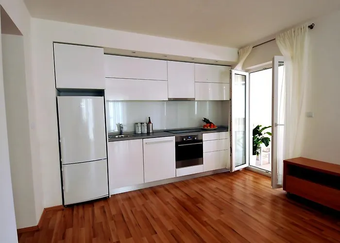 Annette - And Two Bedroom With Parking *