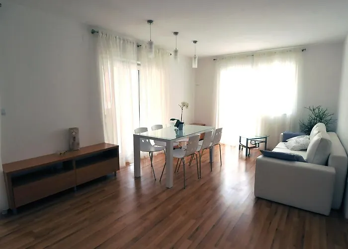 Annette - And Two Bedroom With Parking