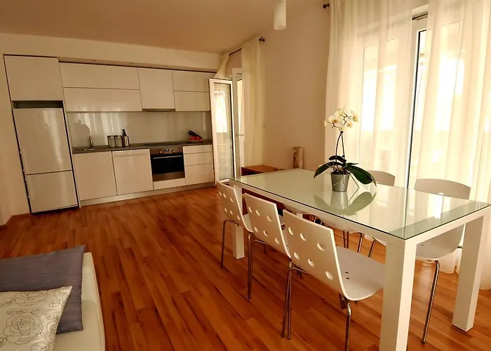 Annette - And Two Bedroom With Parking