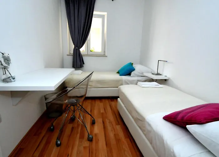 Annette - And Two Bedroom With Parking