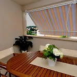 아파트 Annette - And Two Bedroom With Parking