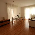 아파트 Annette - And Two Bedroom With Parking *