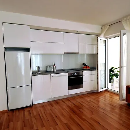 Annette - Or Two Bedroom With Parking *
