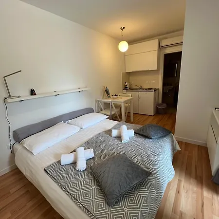 Annette - Or Two Bedroom With Parking