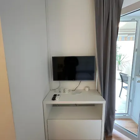 Annette - Or Two Bedroom With Parking *