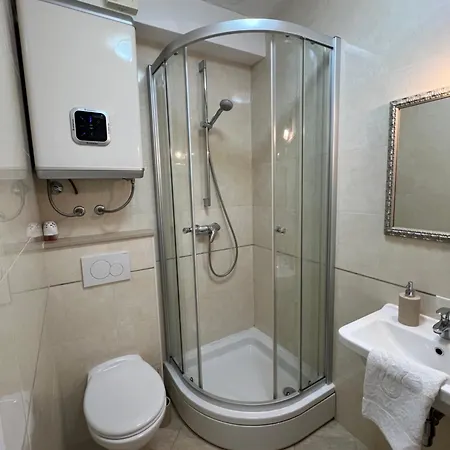 Annette - Or Two Bedroom With Parking