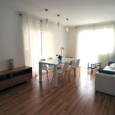 Annette - Or Two Bedroom With Parking