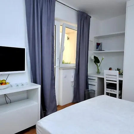 Annette - Or Two Bedroom With Parking