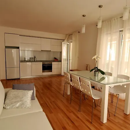 公寓 Annette - Or Two Bedroom With Parking