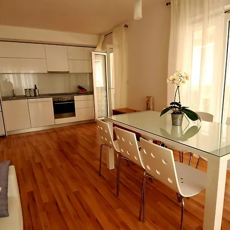 Annette - Or Two Bedroom With Parking