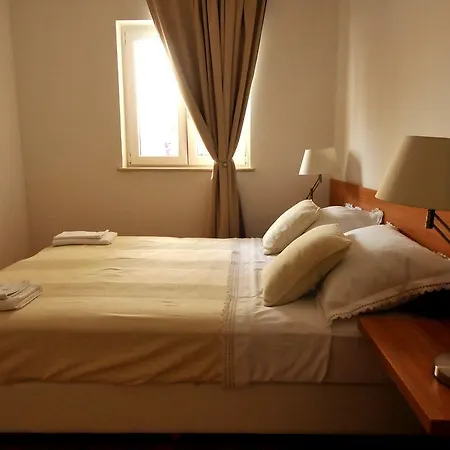 Annette - Or Two Bedroom With Parking