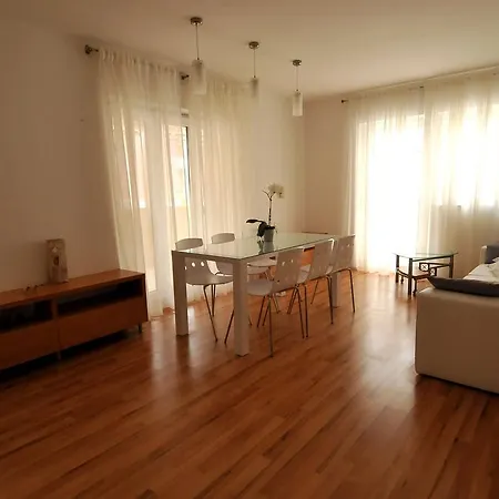 公寓 Annette - Or Two Bedroom With Parking *