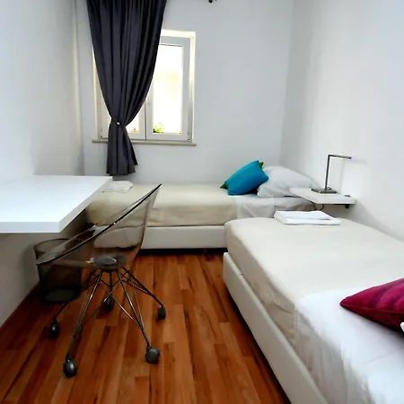 Annette - Or Two Bedroom With Parking