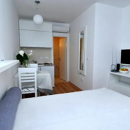 公寓 Annette - Or Two Bedroom With Parking *