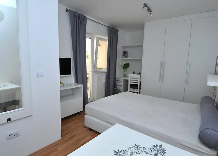 Annette - And Two Bedroom With Parking Dubrovnik