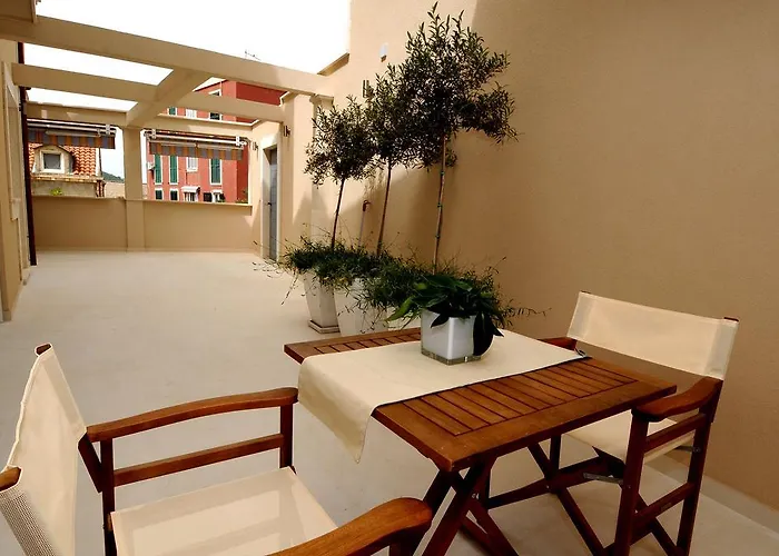 Lägenhet Annette - And Two Bedroom With Parking Dubrovnik