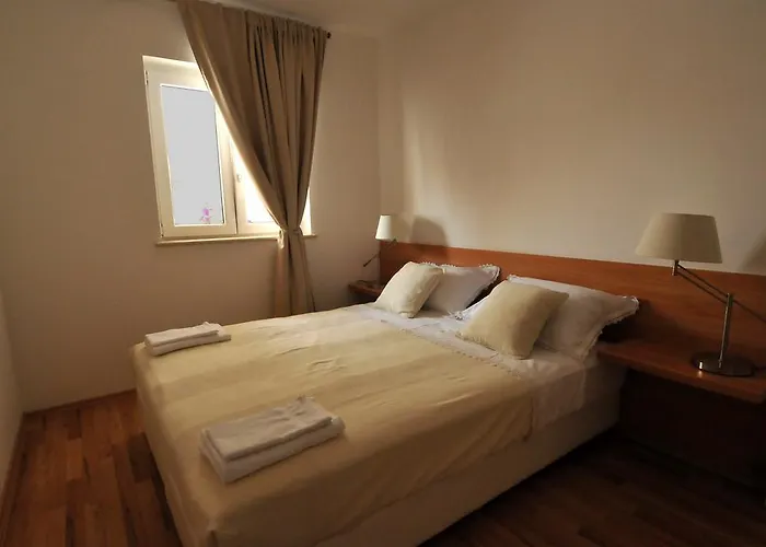 Lägenhet Annette - And Two Bedroom With Parking Dubrovnik