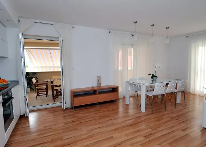 Lägenhet Annette - And Two Bedroom With Parking