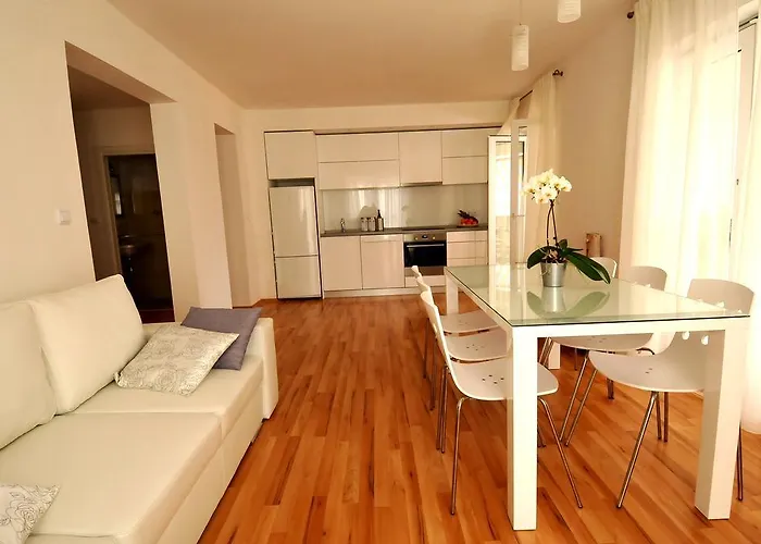 Lägenhet Annette - And Two Bedroom With Parking