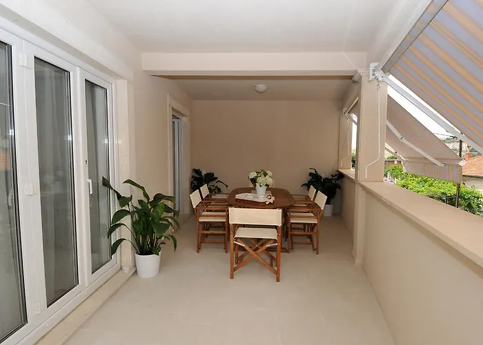 Lägenhet Annette - And Two Bedroom With Parking