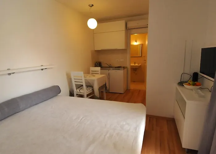 Lägenhet Annette - And Two Bedroom With Parking *