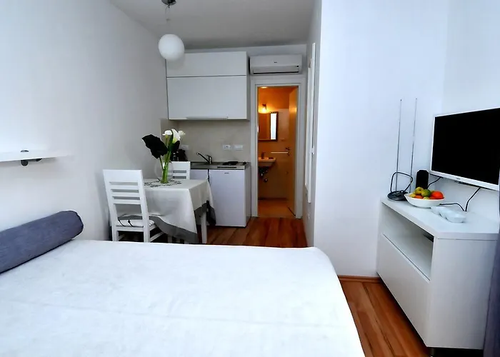 Lägenhet Annette - And Two Bedroom With Parking Dubrovnik
